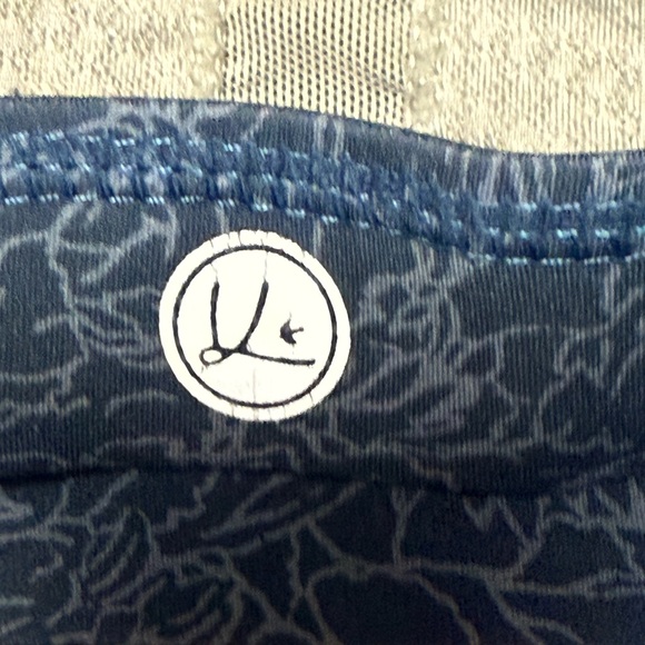 Queenieke Strappy Sports Bra – Size S - Picture 4 of 7